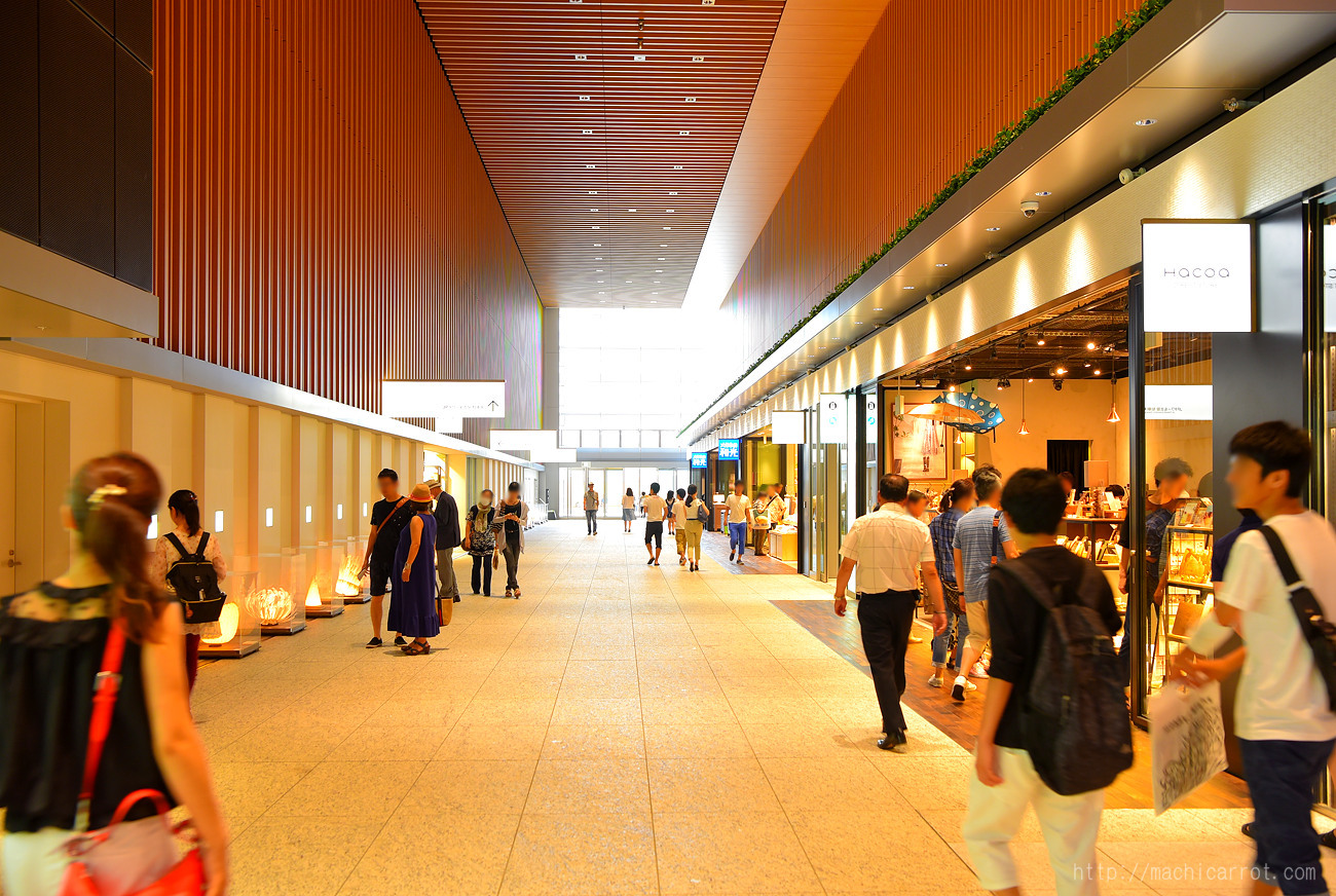 KITTE名古屋 来館者数100万人突破！（2016年7月） オープン約1ヶ月後の館内の様子